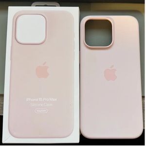 Apple iPhone 15 Pro Max Silicone Case with MagSafe - Light Pink